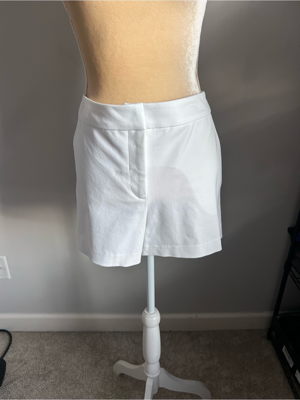 NWT Trina Turk White Tailored Shorts Sz 14